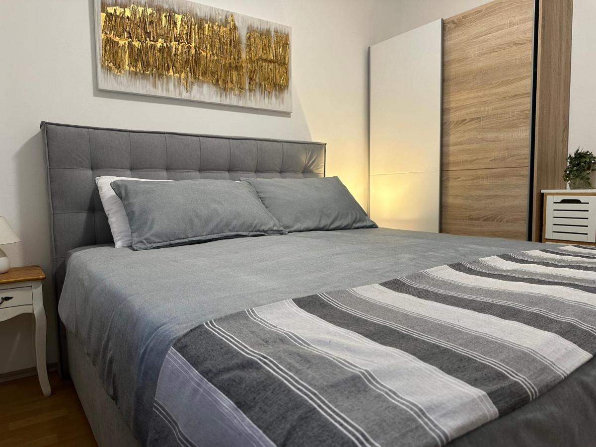Apartmani Roko Biograd Na Moru Eksteriør billede