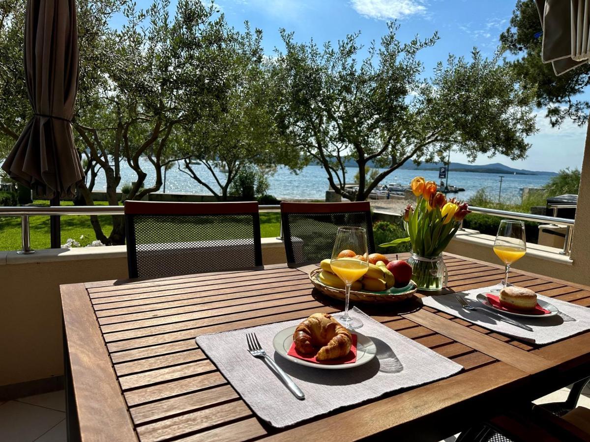 Apartmani Roko Biograd Na Moru Eksteriør billede