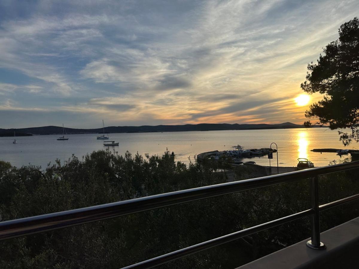Apartmani Roko Biograd Na Moru Eksteriør billede