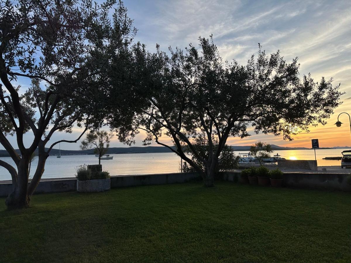 Apartmani Roko Biograd Na Moru Eksteriør billede