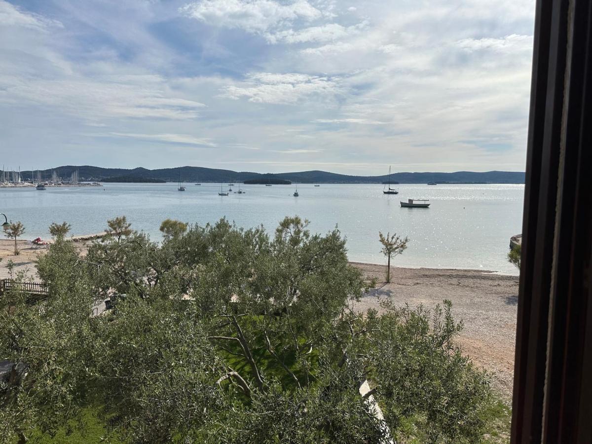 Apartmani Roko Biograd Na Moru Eksteriør billede